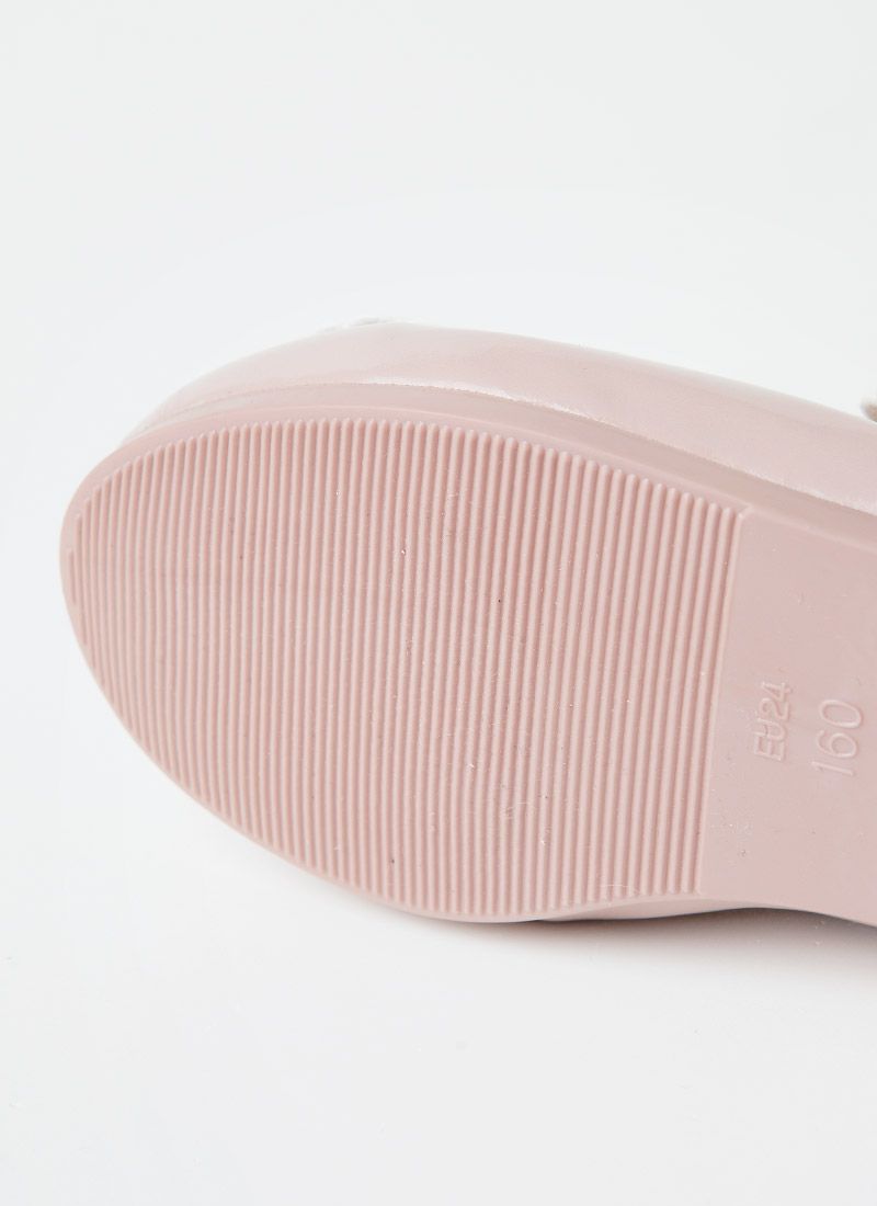 韓國 OZKIZ - 愛心蝴蝶結珠釦裝飾皮鞋-淺粉