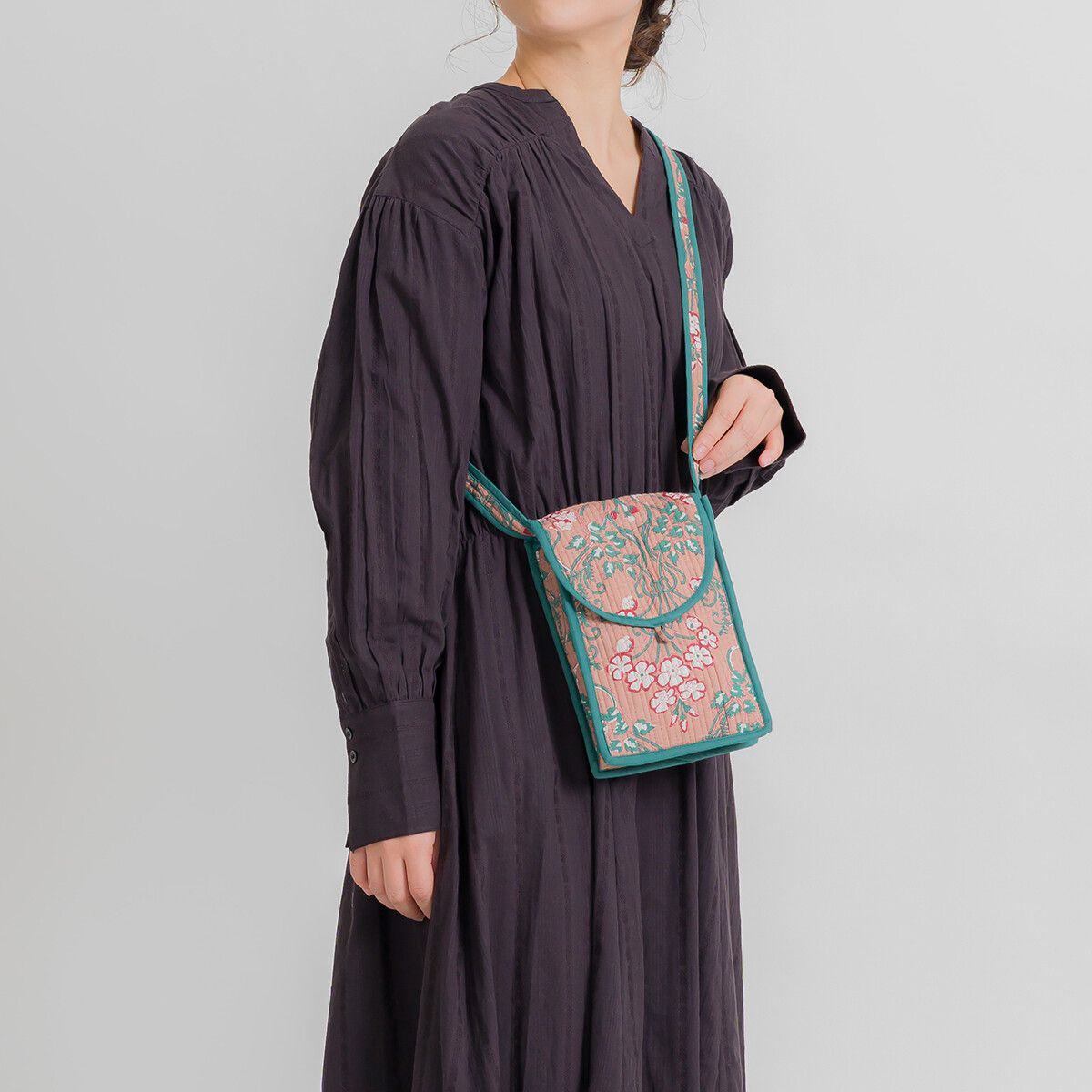 日本代購 - 100%印度棉手染印花手機包-煙燻粉 (15x20x3cm)