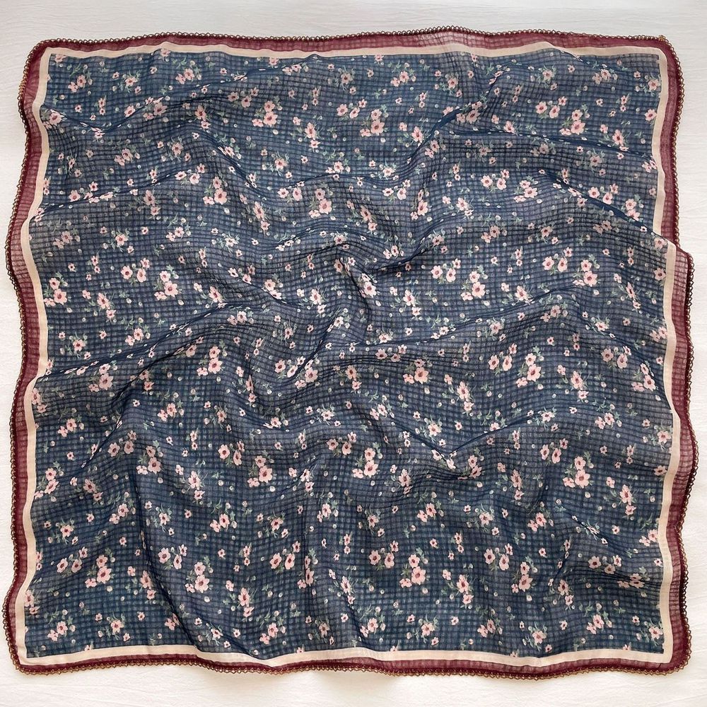 法式棉麻披肩方巾-粉紅小花-藍色 (90x90cm)