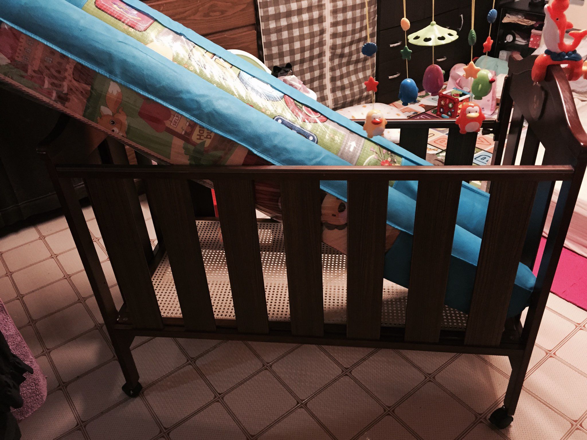 二手嬰兒床跟全新地墊出售