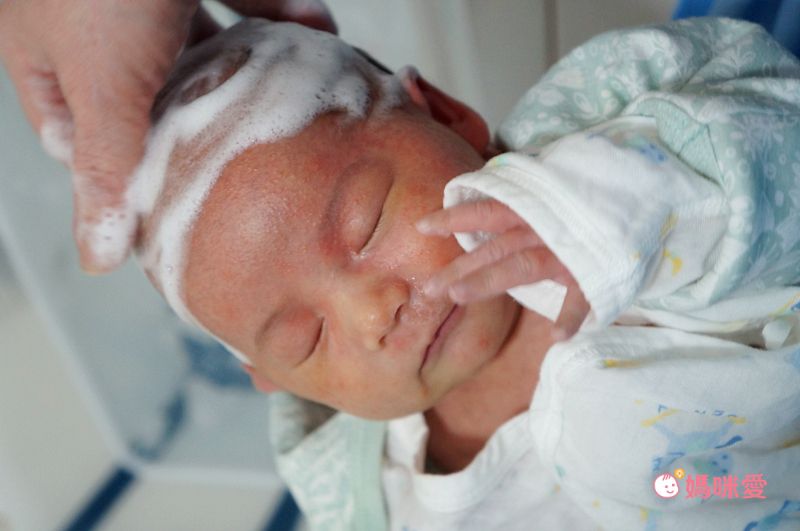 美國 UNID - Cica植萃舒緩調理油Cica-Botanic Oil+U寶淨膚慕斯Baby Cleansing Foam-50ml+420ml