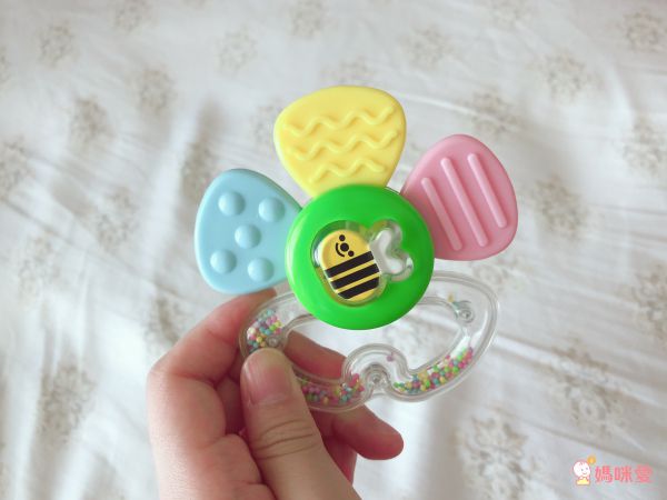 日本 Combi - 蜜蜂花瓣固齒玩具-3個月起