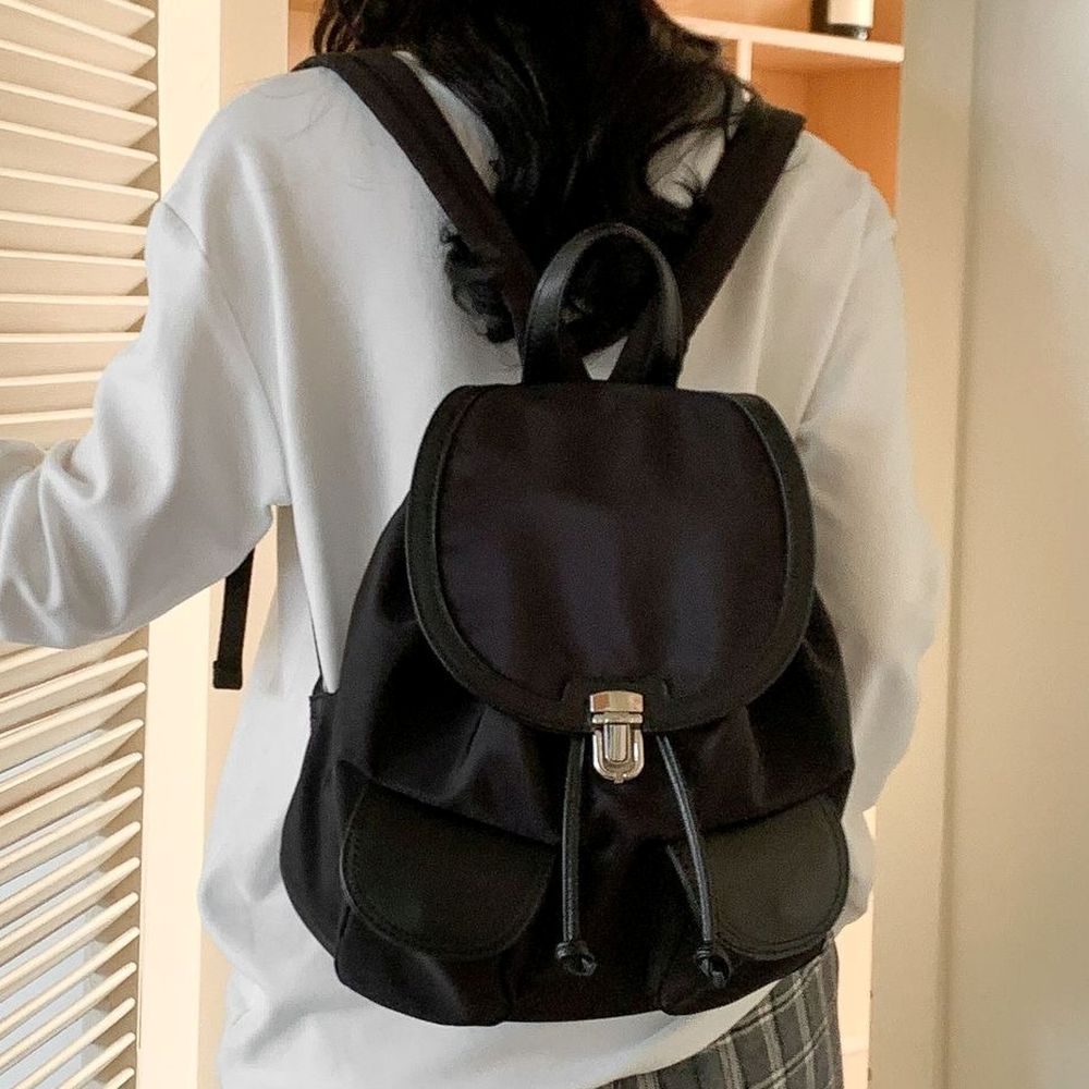 韓系小眾翻蓋縮口尼龍後背包-黑