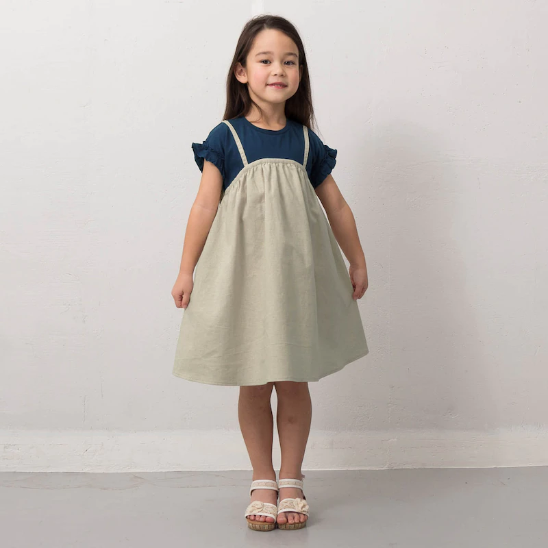 日本千趣會 - 假兩件吊帶棉麻透氣荷葉袖洋裝-條紋x卡其