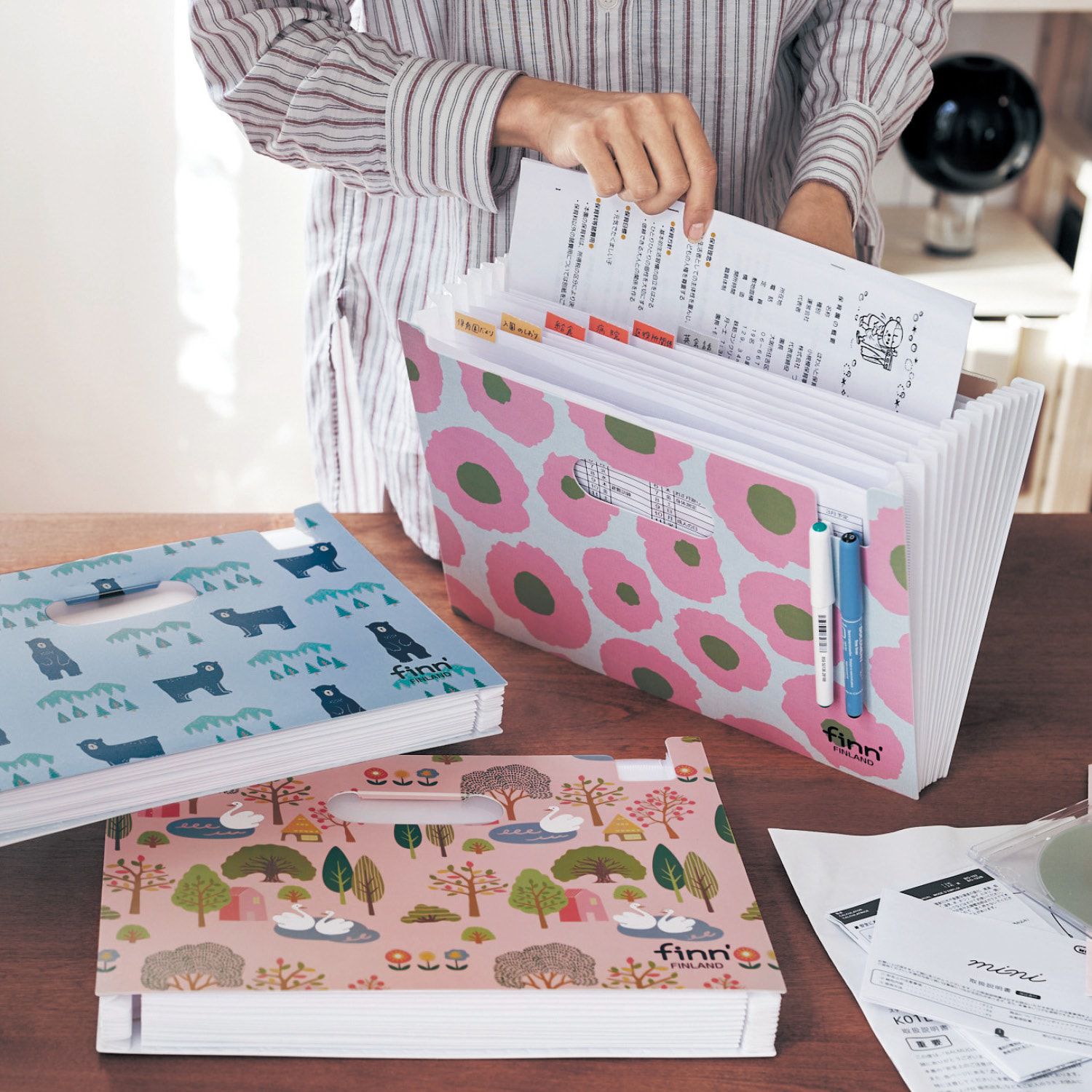 日本千趣會 - 北歐風 風琴式文件收納夾(可放A4)-療癒小狗 (33x23.5x2cm)