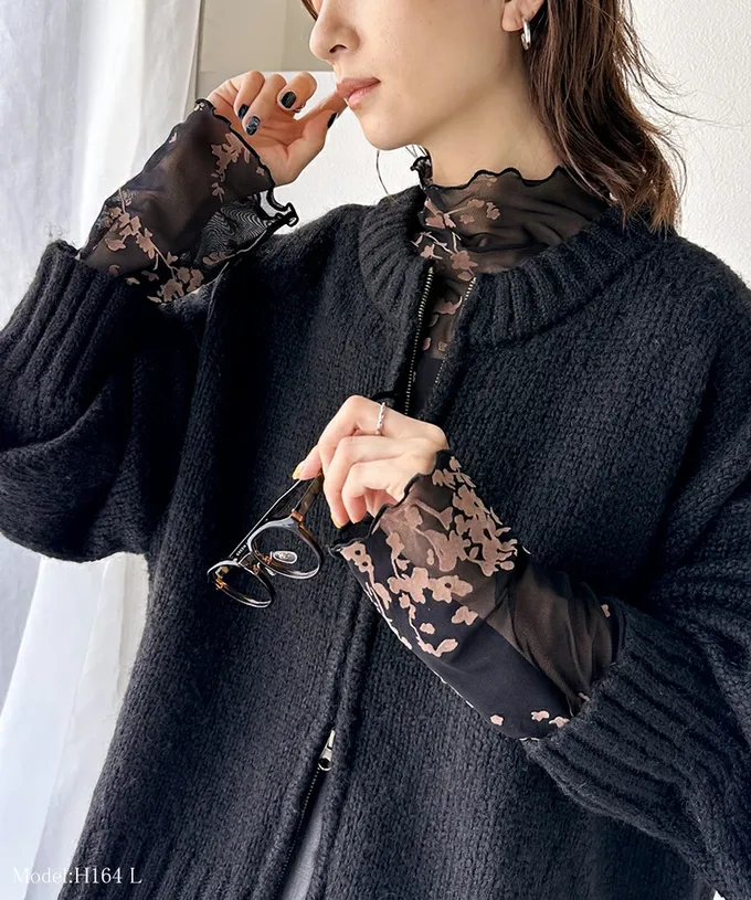 日本 Classical Elf - 成熟感花卉透膚木耳領長袖上衣-黑底棕花