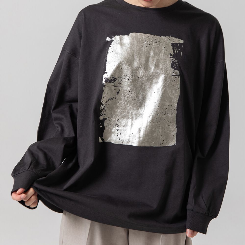 燙金時尚光澤廓形寬版長袖上衣-炭黑x銀