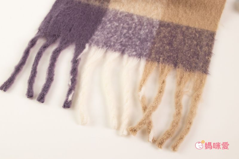 日本 AUBE - 柔軟文藝感格紋流蘇圍巾-摩卡棕