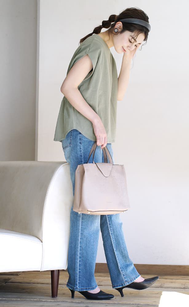 日本 zootie - 抗透汗 前短後長後縮腰設計一分袖上衣-淺藍