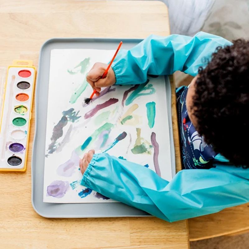 美國 green sprouts - 小綠芽超防滑寶寶學習吃飯矽膠耐熱學習餐盤/餐墊-灰色