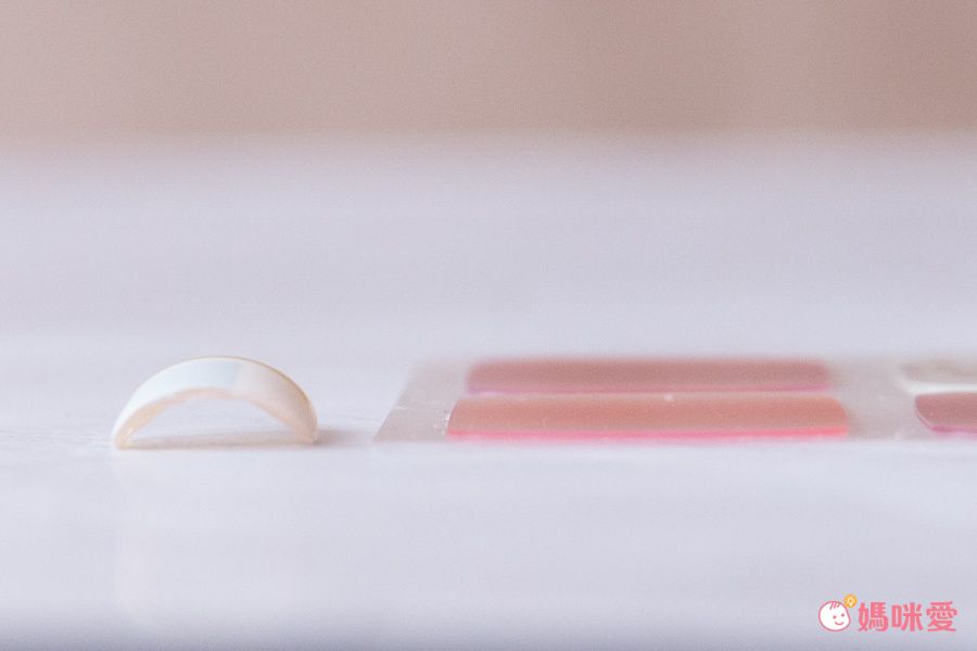 韓國 Glossy Blossom - 美甲貼-藍粉水鑽-一張20貼+美甲貼磨甲棒