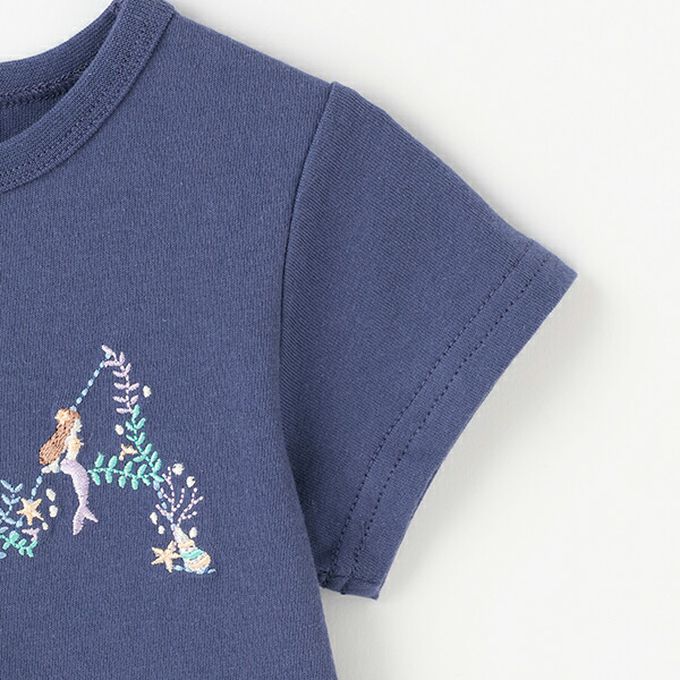 日本 petit main - 荷葉邊英文刺繡短袖上衣-H-淺粉紅