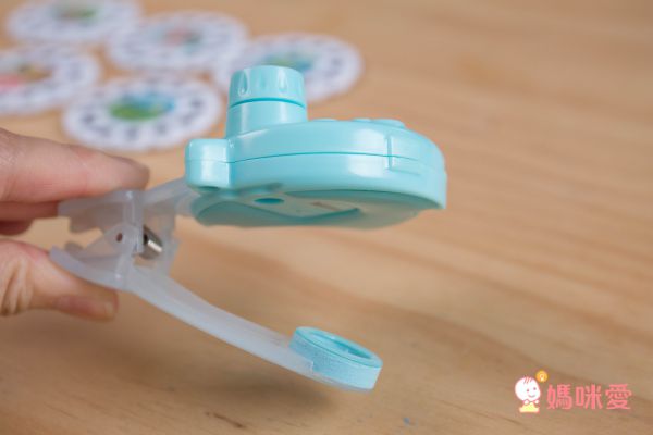 讓孩子乖乖睡覺的神器【加拿大 Moonlite 故事投影機】