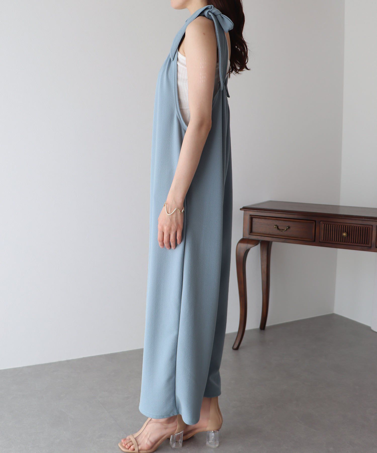 日本 BLUE EAST - 休閒扭結垂墜連身褲-水藍