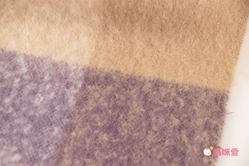 日本 AUBE - 柔軟文藝感格紋流蘇圍巾-摩卡棕