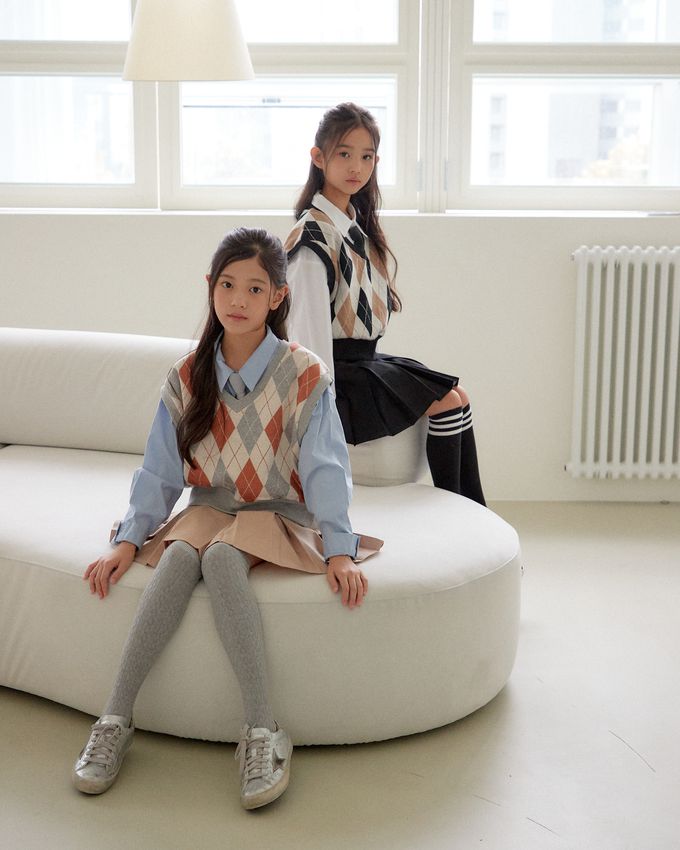 韓國 sm2 - 雙色V領菱格紋路搭配背心-黑X棕