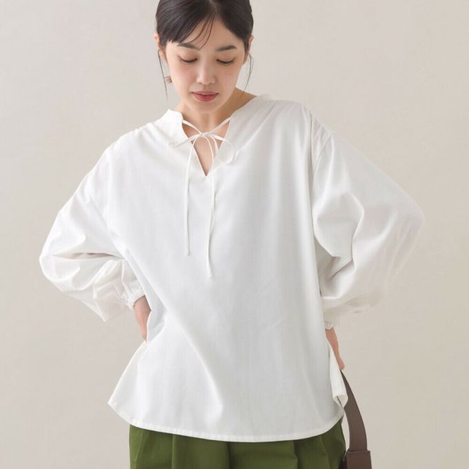 日本 OMNES - 柔滑科技棉 俐落感綁帶澎袖上衣-淺杏