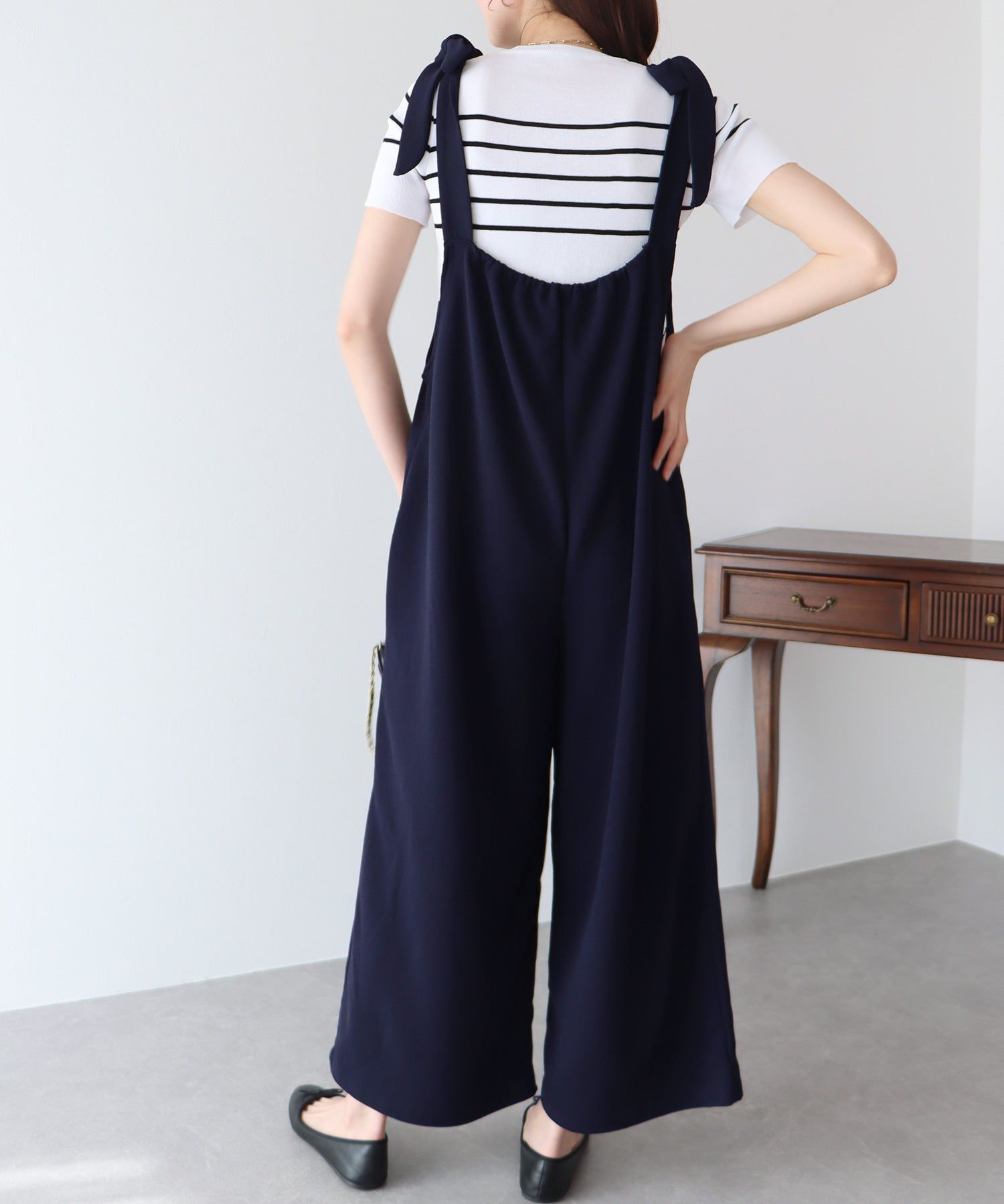 日本 BLUE EAST - 休閒扭結垂墜連身褲-水藍