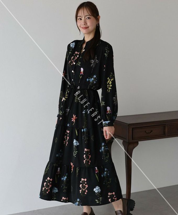 日本 BLUE EAST - [人氣款]簡約抽繩收腰長袖洋裝-斑點小花-黑