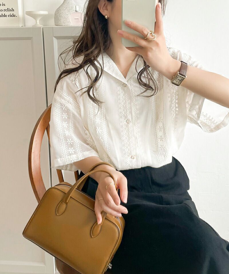 日本 Classical Elf - 空氣感花刺繡短袖襯衫-摩卡