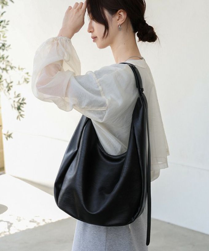 日本 Bab - 俐落雙拉鍊彎月形質感肩背包-黑
