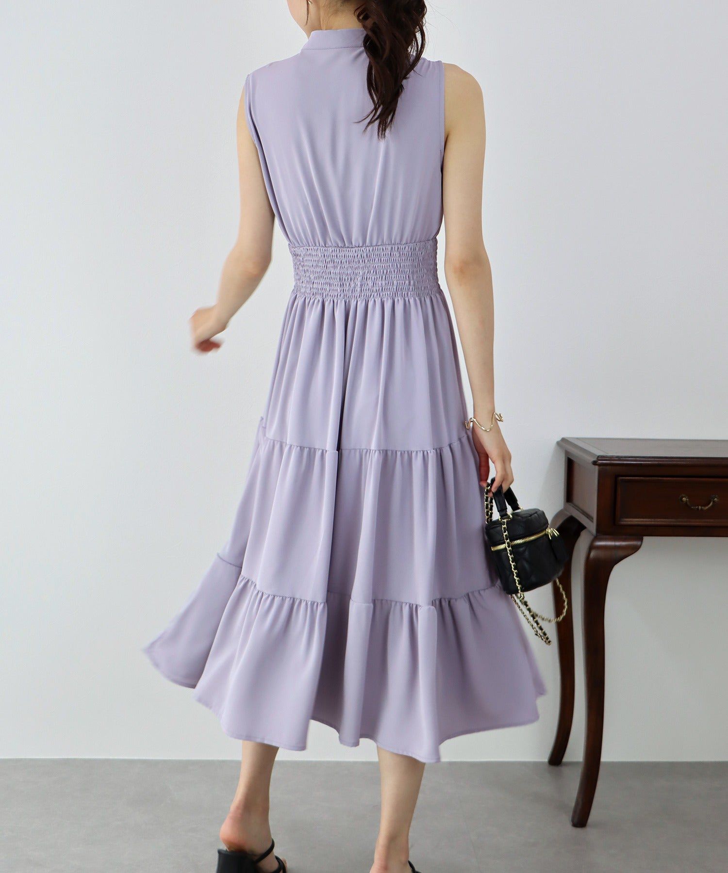 日本 BLUE EAST - 優雅小V領無袖洋裝-素色-摩卡