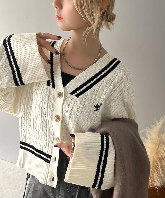 日本 Classical Elf - 顯瘦大V領麻花線條針織寬袖開襟衫-黑