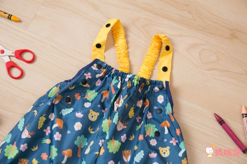 日本 akachan to issyo - 日本製防水玩沙衣/畫畫衣-交通工具-杏 (80-90㎝)-附收納袋