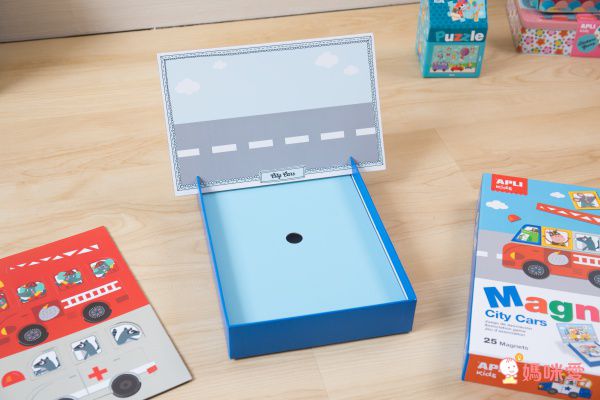 西班牙 APLI - 城市英雄磁力拼圖-磁性拼圖25片+磁性底板1片