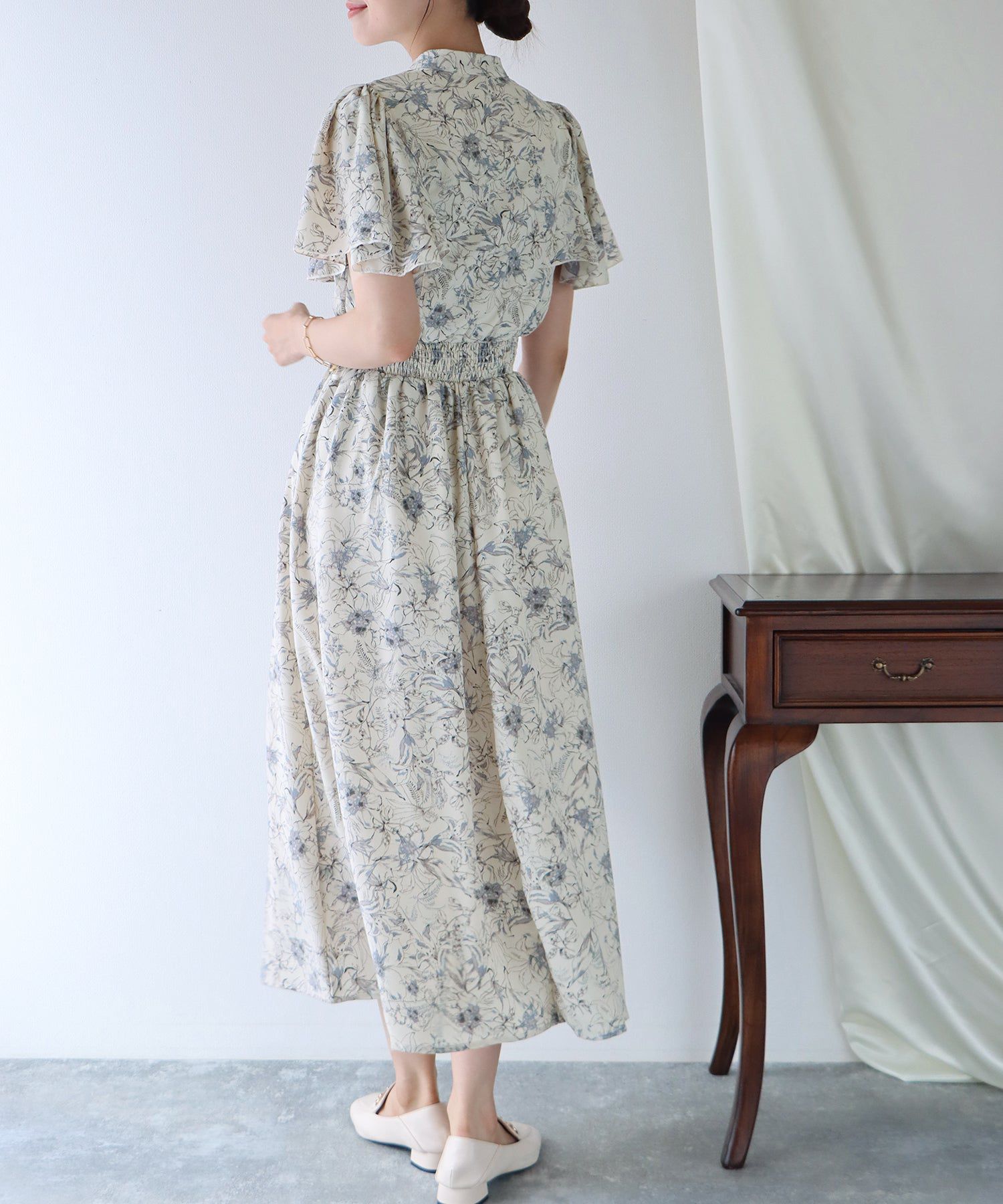 日本 BLUE EAST - 浪漫時光碎花雪紡短袖洋裝-寧靜花園-淺粉紫