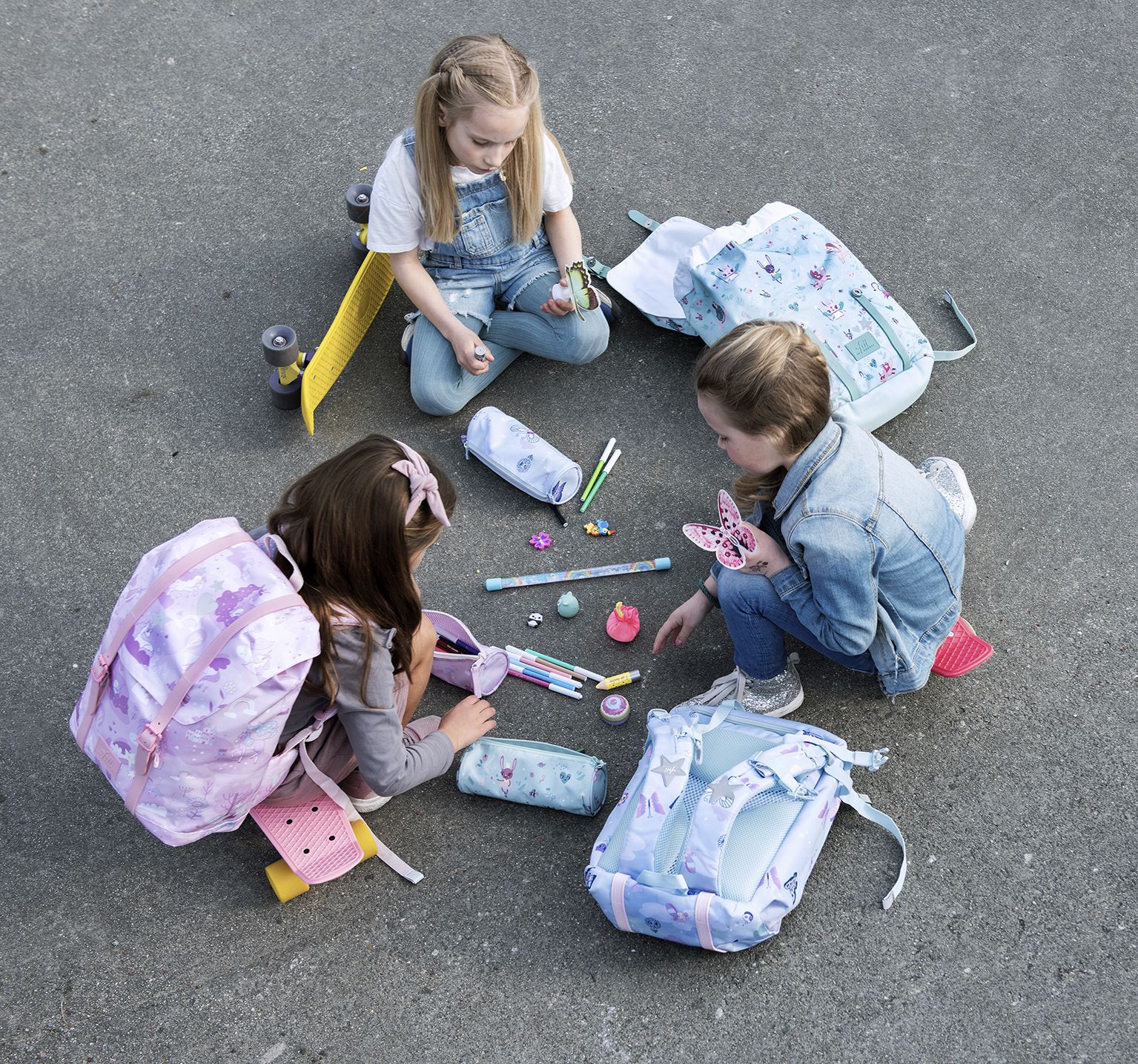 挪威Frii - 輕量護脊書包-怪獸足球灰 (22L)