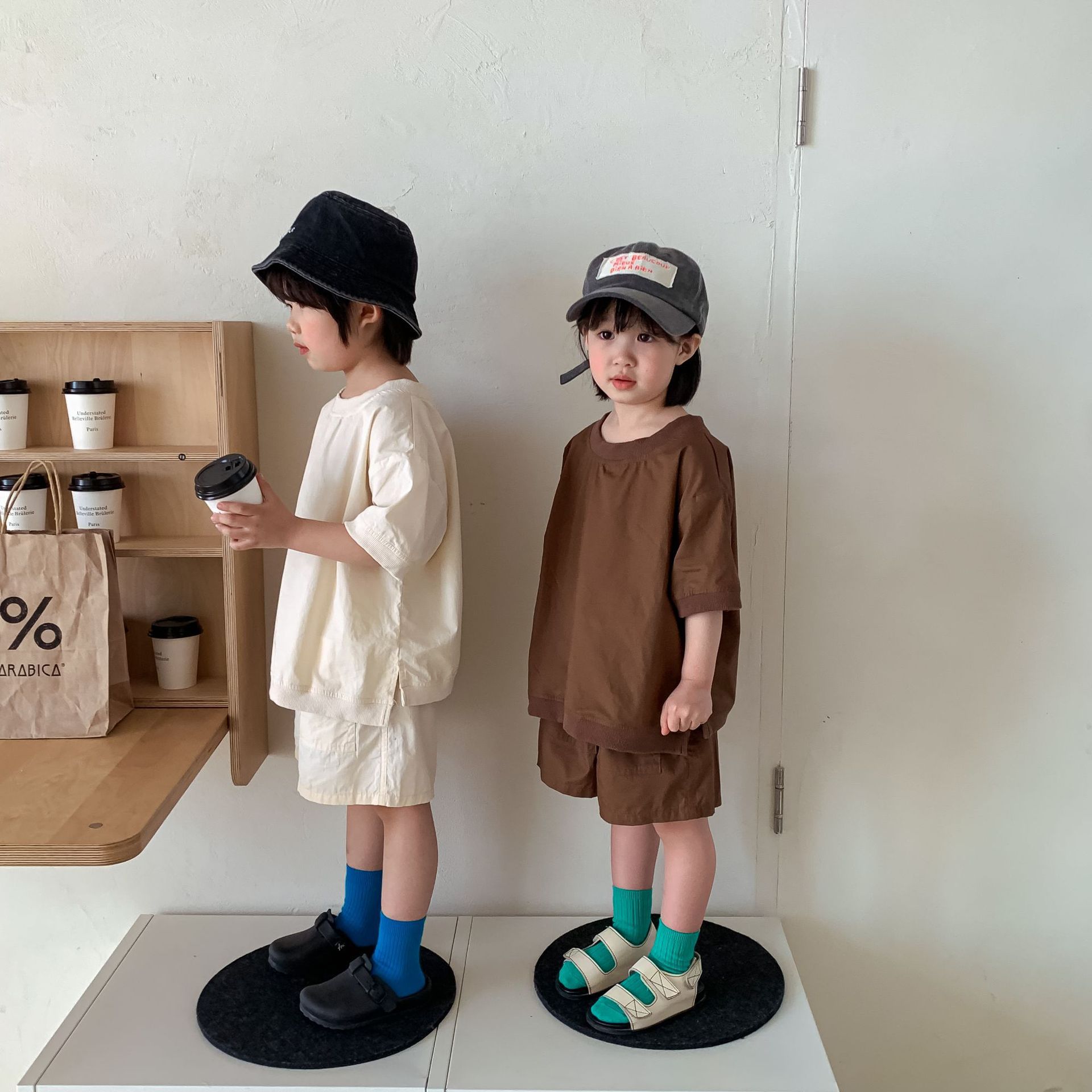 質感素色圓領口袋套裝-咖啡色