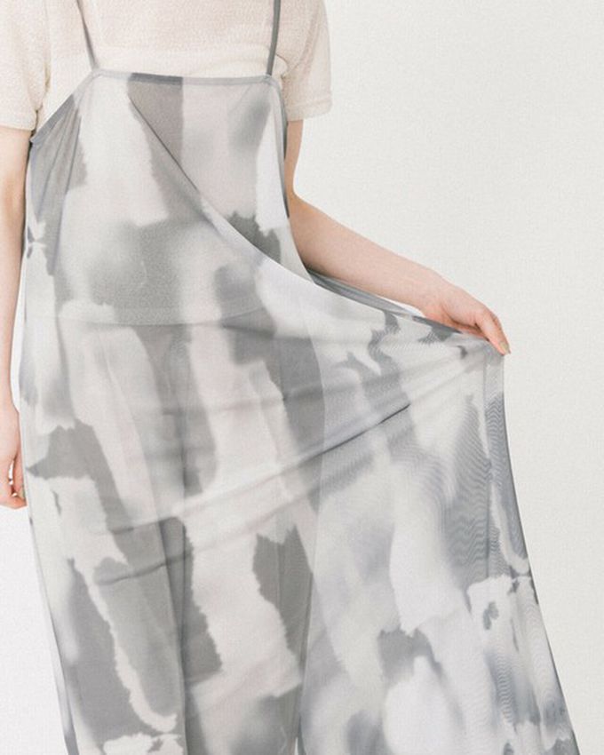 日本 gleam - 水彩暈染風夢境薄紗細肩帶洋裝-深藍系