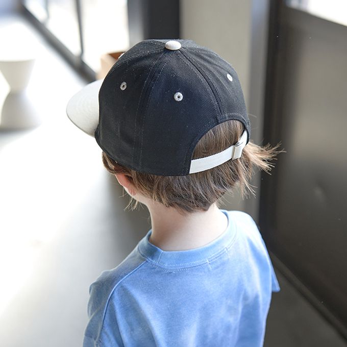 日本 b-ROOM - 帥氣撞色刺繡標語棒球帽-黑x米帽簷 (54cm)