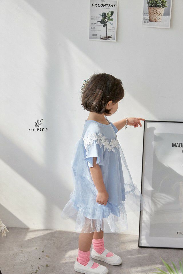 韓國 kikimora - 鏤空花圈網紗拼接洋裝-天藍