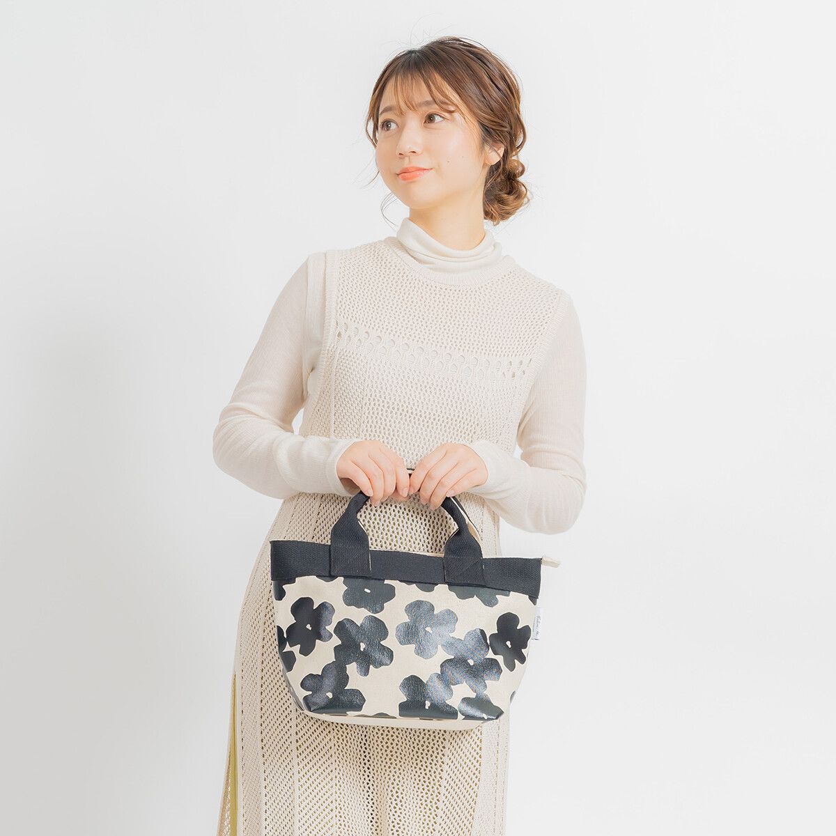 日本 Chepeli - 簡約輕量手提托特包/帆布包-花朵-米x黑