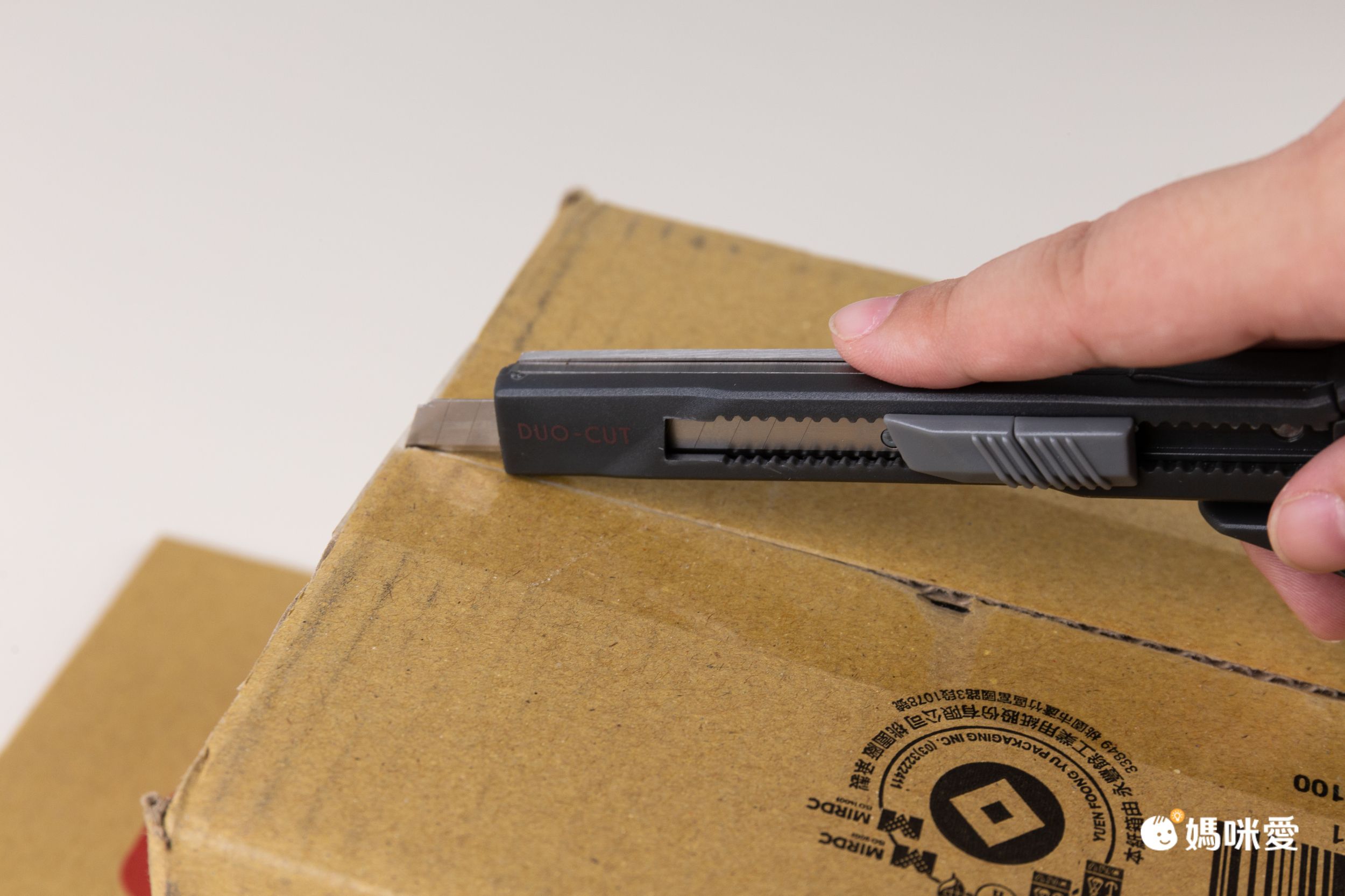 韓國代購 - DUO-CUT 開箱神器 2in1 剪剪刀/刀片-白X藍 (200mm x 70mm)