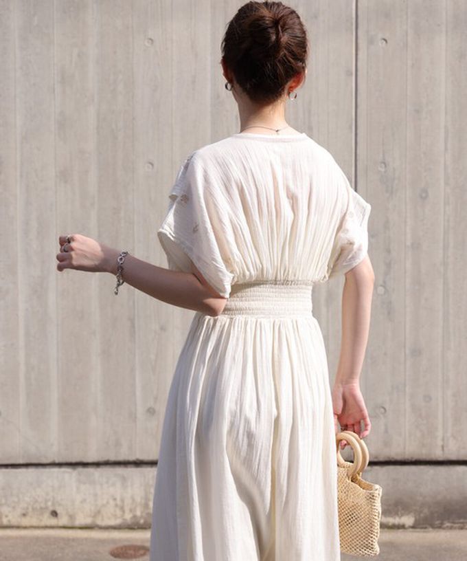 日本 Bab - 100%印度棉 素雅刺繡收腰短袖洋裝-象牙白