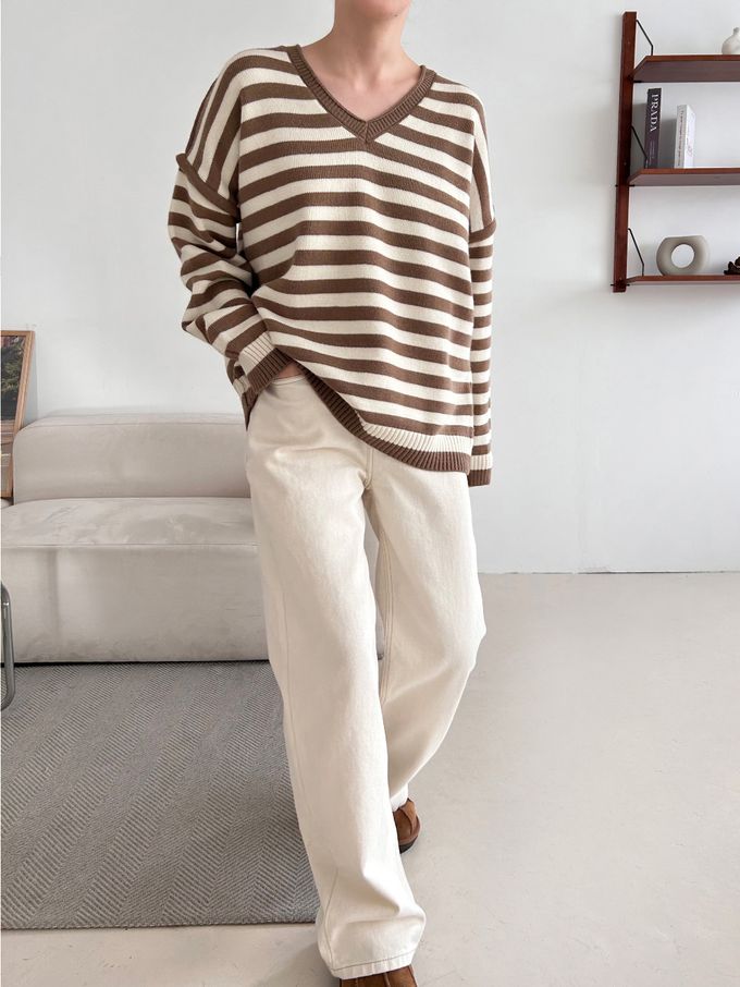 韓國女裝連線 - 休閒落肩V領橫紋針織上衣-咖啡 (FREE)