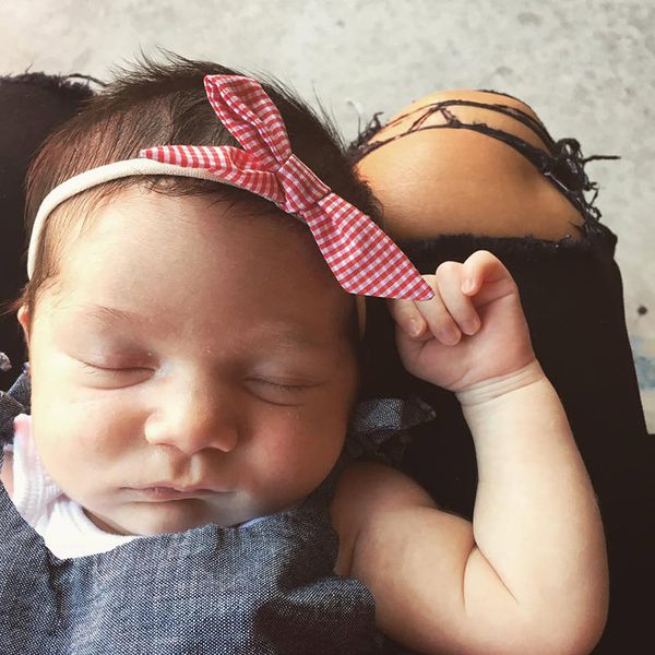 美國baby bling - 小蝴蝶結細髮帶-紅白格紋 (單一尺寸)