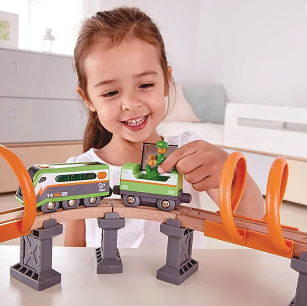 超酷太陽能車／高鐵車站加入！❤ 德國 Hape 軌道車 ❤ 車車控最愛豪華軌道