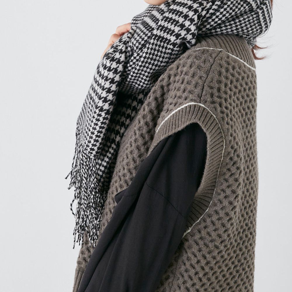 羊毛混紡經典格紋圍巾披肩-F(黑x白)
