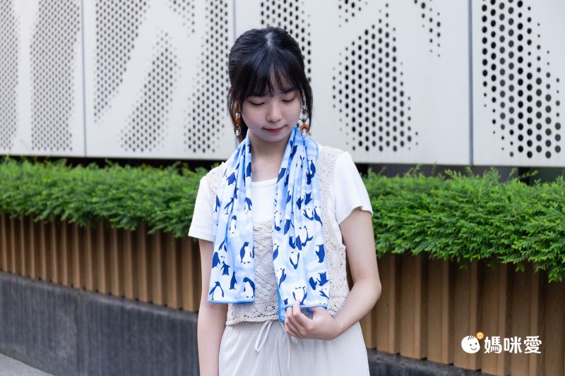 日本現代百貨 - 抗UV水涼感巾(附收納罐)-企鵝家庭 (30x100cm)