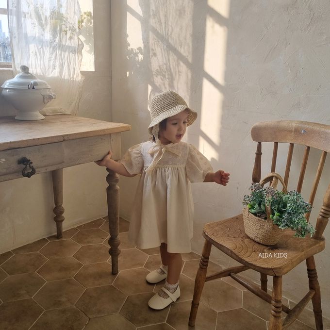 韓國 AIDA - 質感蕾絲花繡短袖連身洋裝-象牙白