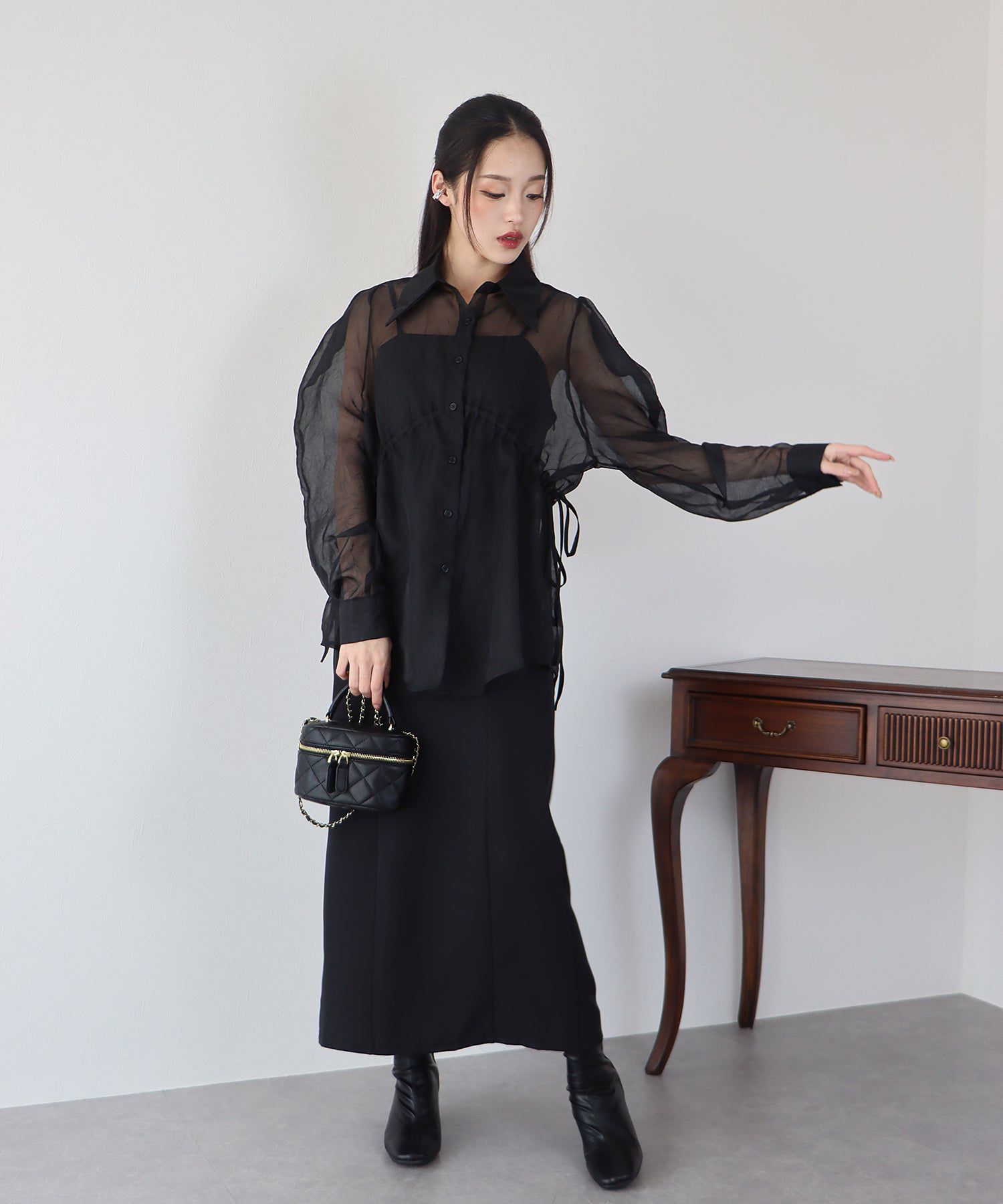 日本 BLUE EAST - 透膚抽繩翻領薄襯衫-米杏