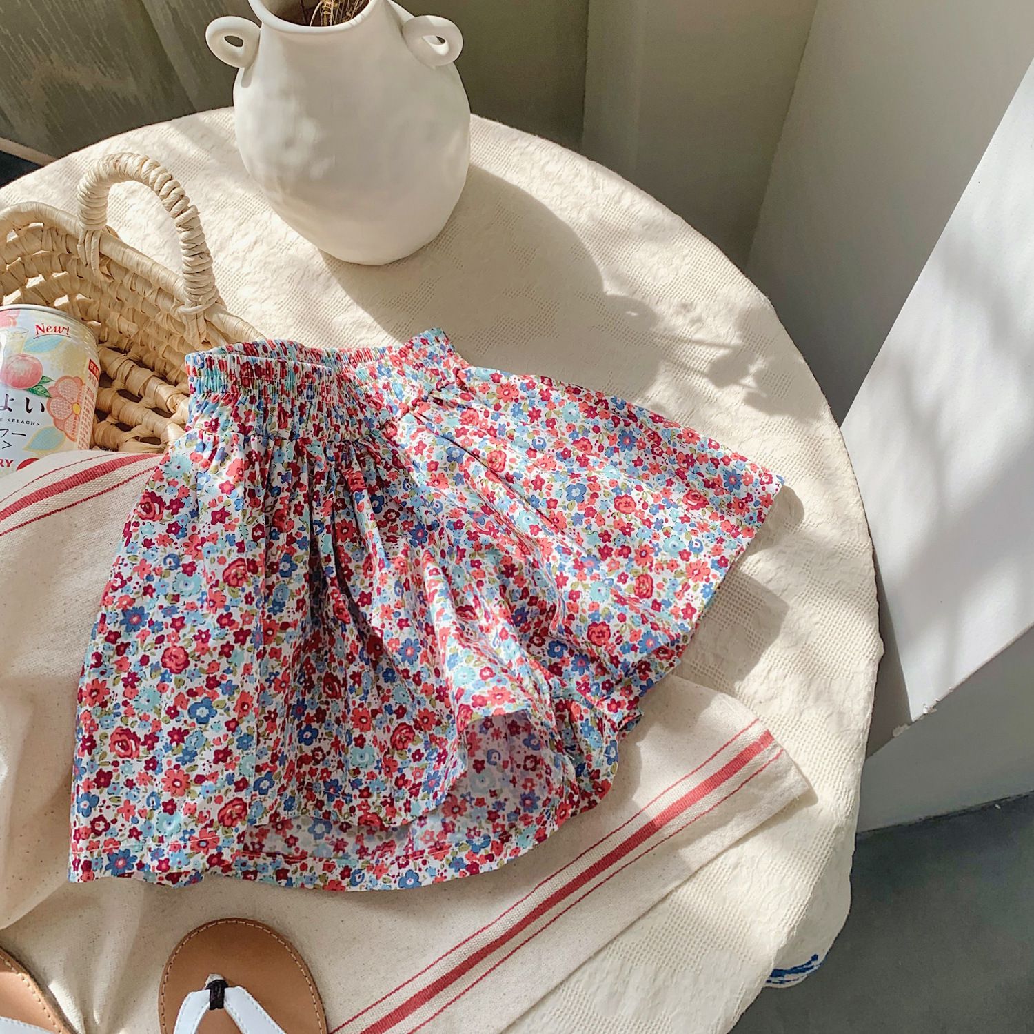 腰鬆緊小清新碎花短褲-水墨畫花-黑+白