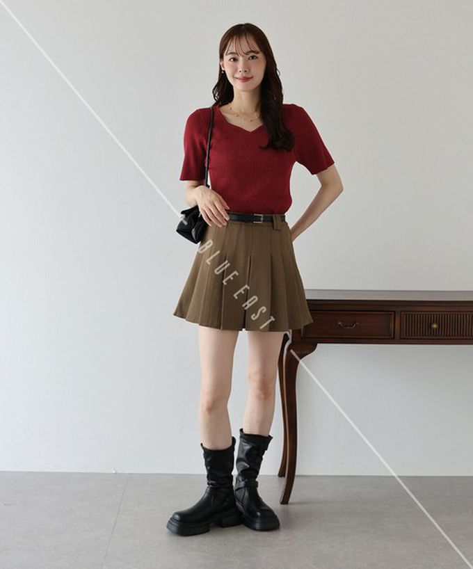 日本 BLUE EAST - 合身羅紋甜美桃心領短袖上衣-黑