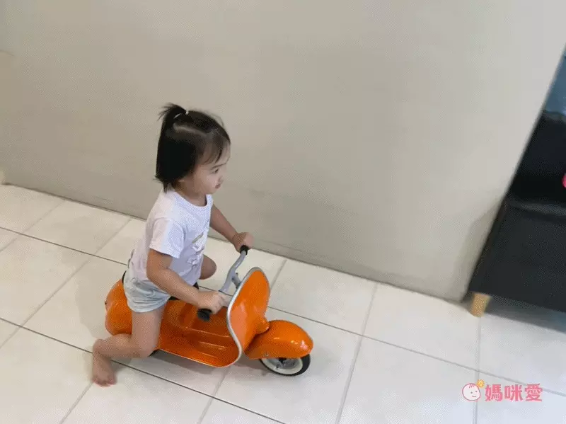 美國 Ambosstoys - PRIMO經典偉士牌復古造型滑步車-香橙橘