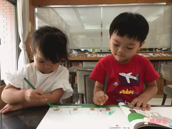 1日10分的小小孩塗畫本-入門篇