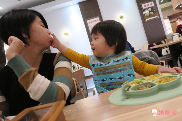 美國 green sprouts - 小綠芽魔鬼氈雙面防水/防食物掉落圍兜三入組-素色藍